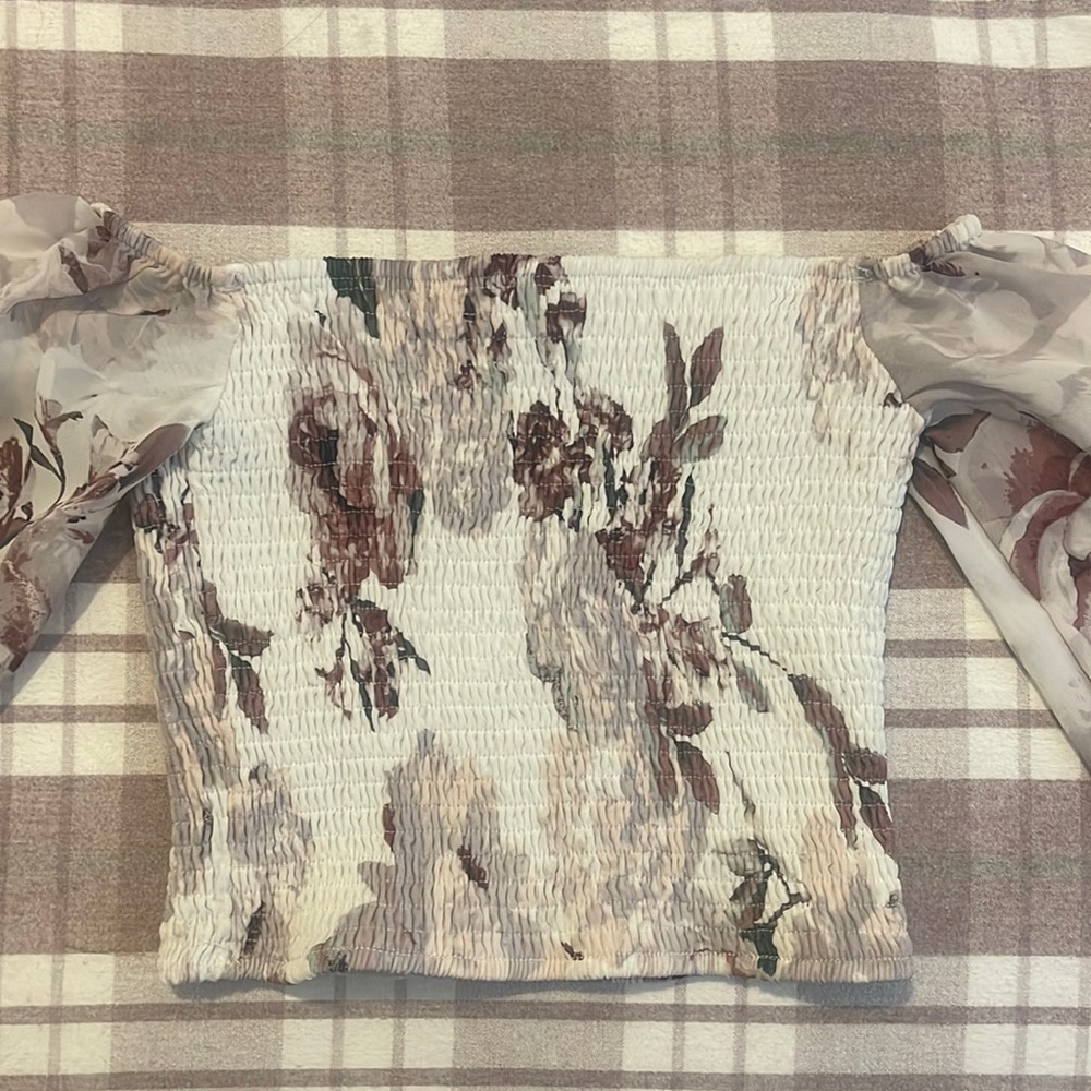 Off the shoulder floral Windsor crop top